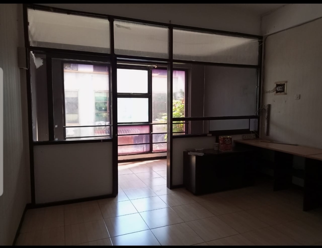 Ruko 3,5 Lantai Murah Strategis Plaza Segi 8 Surabaya - Thumbnail 2