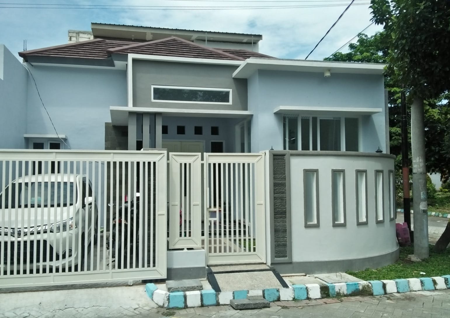 Dijual Rumah Hook Terawat di Dreaming Land Surabaya Barat - Image 1