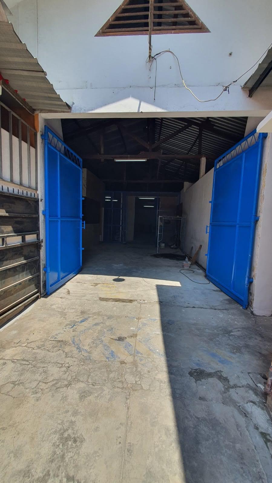 Disewakan Gudang di Raya Kedungasem Kedungbaruk Surabaya Timur - Image 1