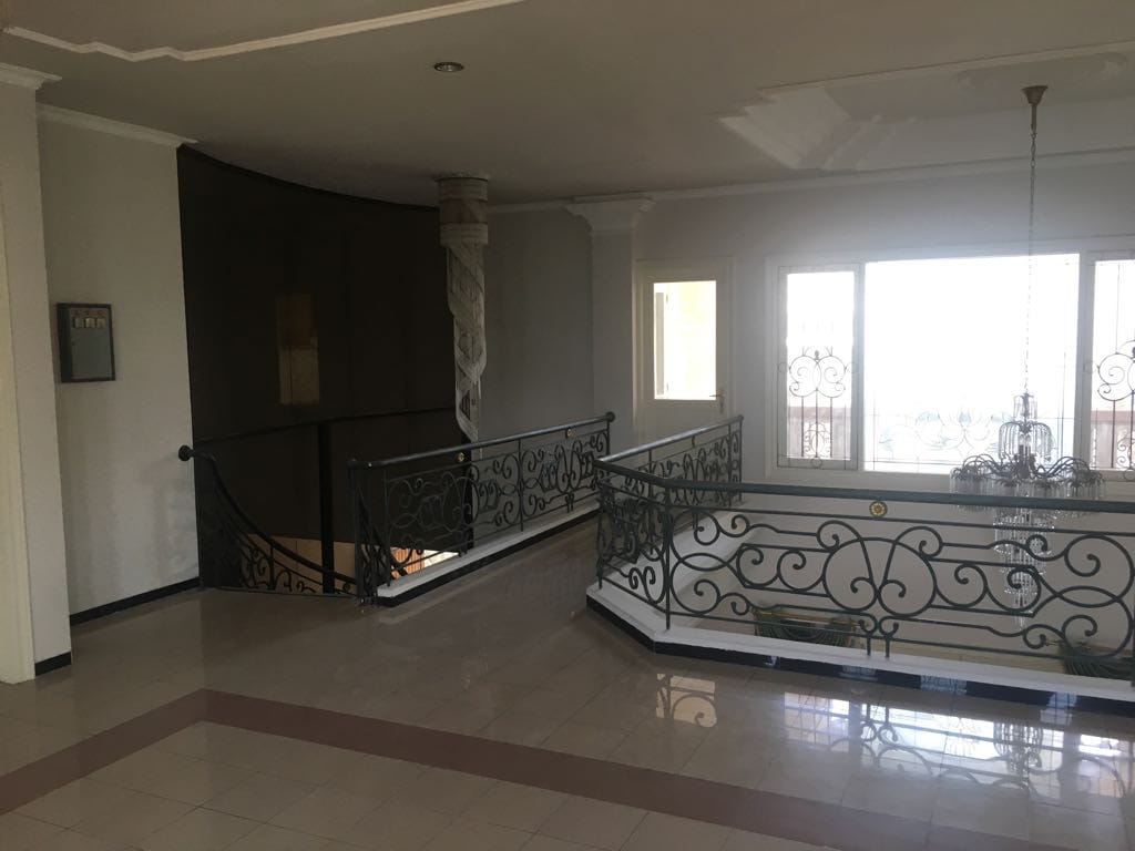 Dijual Rumah 2 Lantai Lokasi Strategis Dharmahusada Indah Surabaya Timur - Image 1