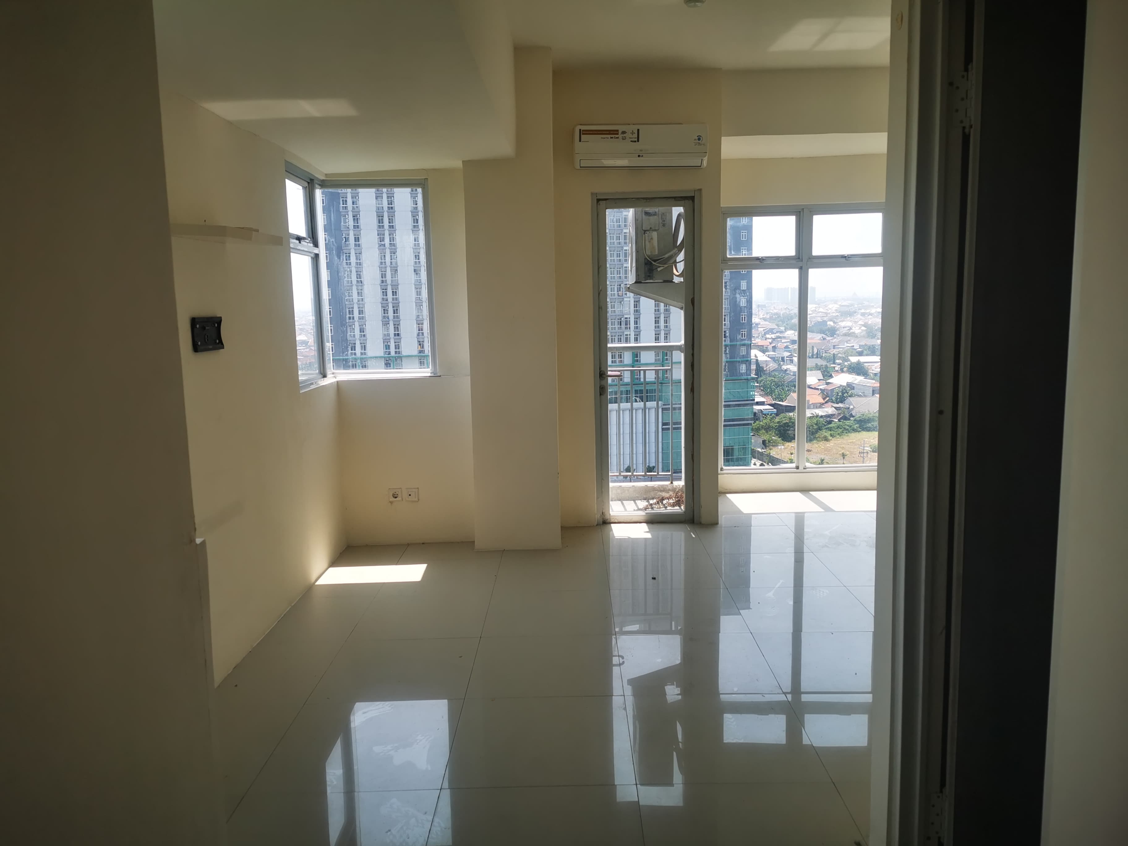 Disewakan Rumah Minimalis Pakuwon Indah Surabaya Barat - Thumbnail 2