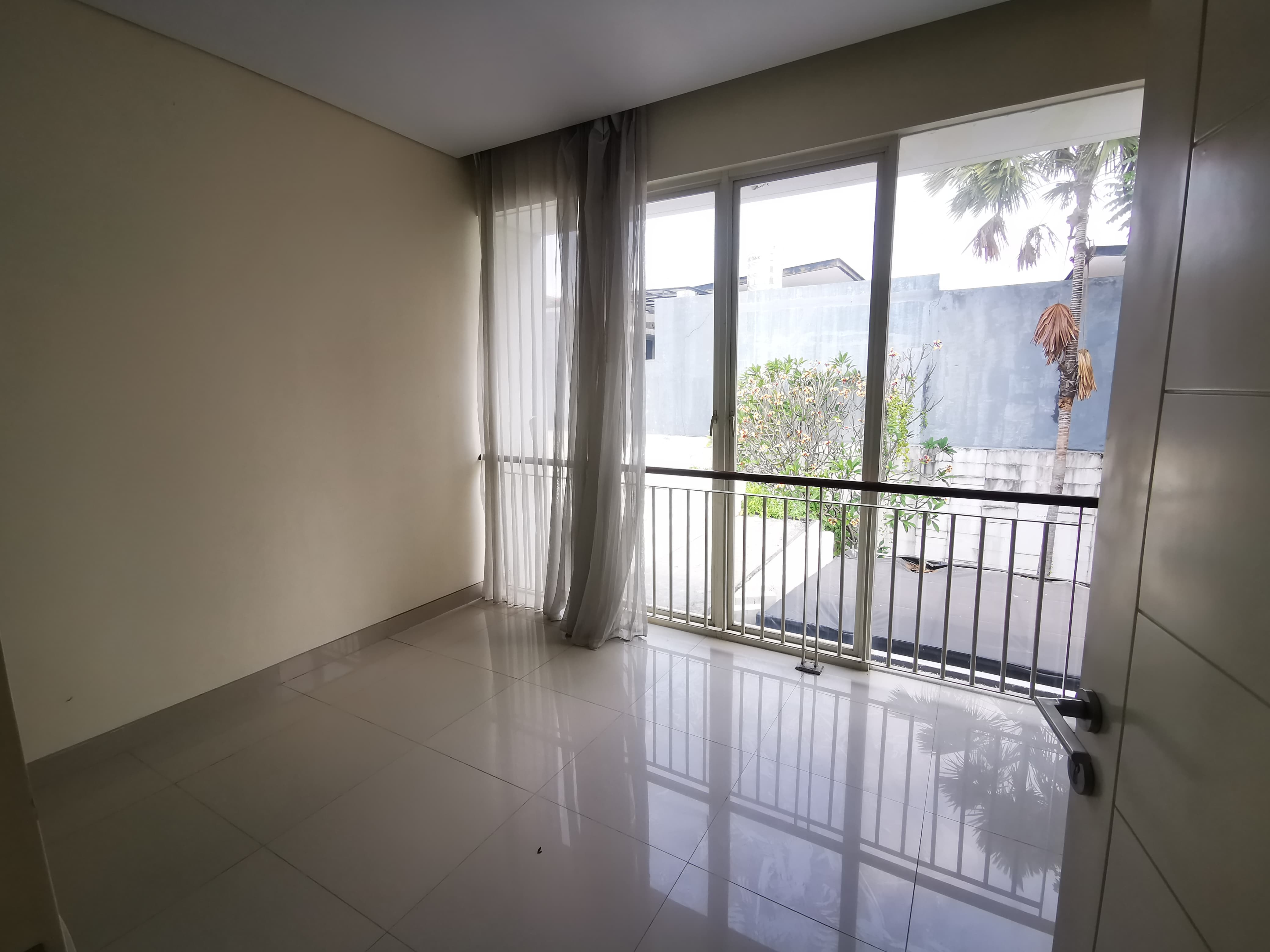 Disewakan Rumah Minimalis Pakuwon Indah Surabaya Barat - Thumbnail 4