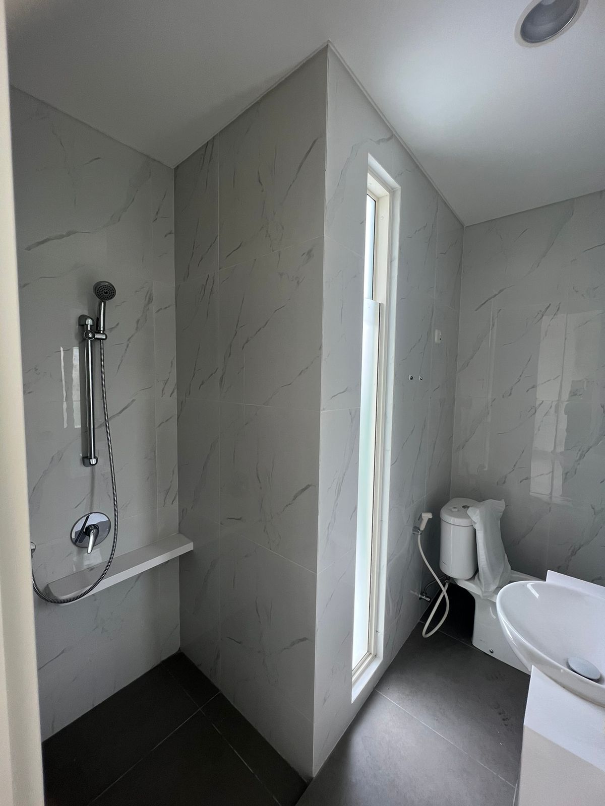 Dijual Rumah Bagus Nyaman Suvarna Sutera Wilayah Tangerang - Thumbnail 2