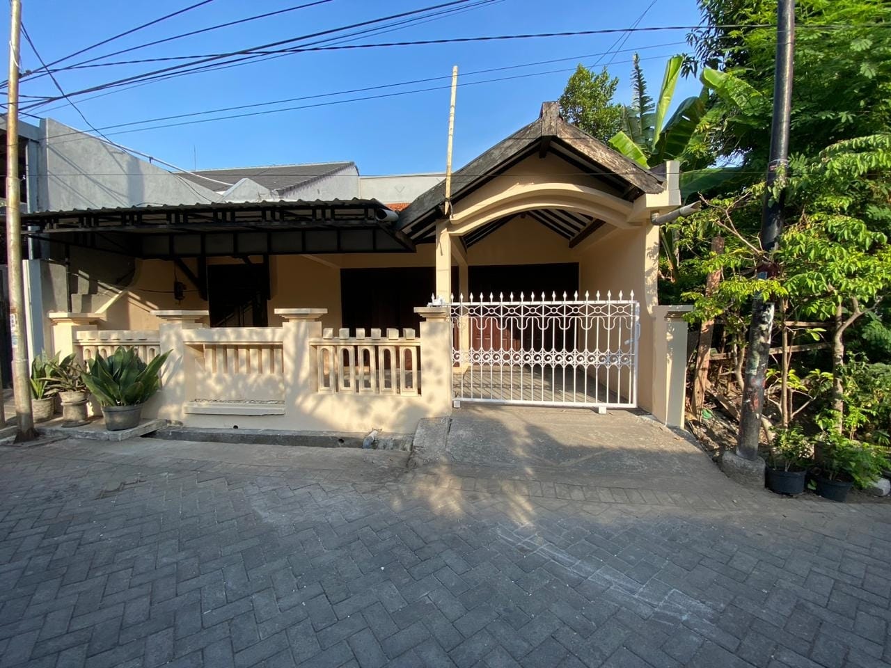 Dijual Rumah Nyaman Siap Huni Lokasi Semolowaru Tengah Surabaya Timur - Image 1