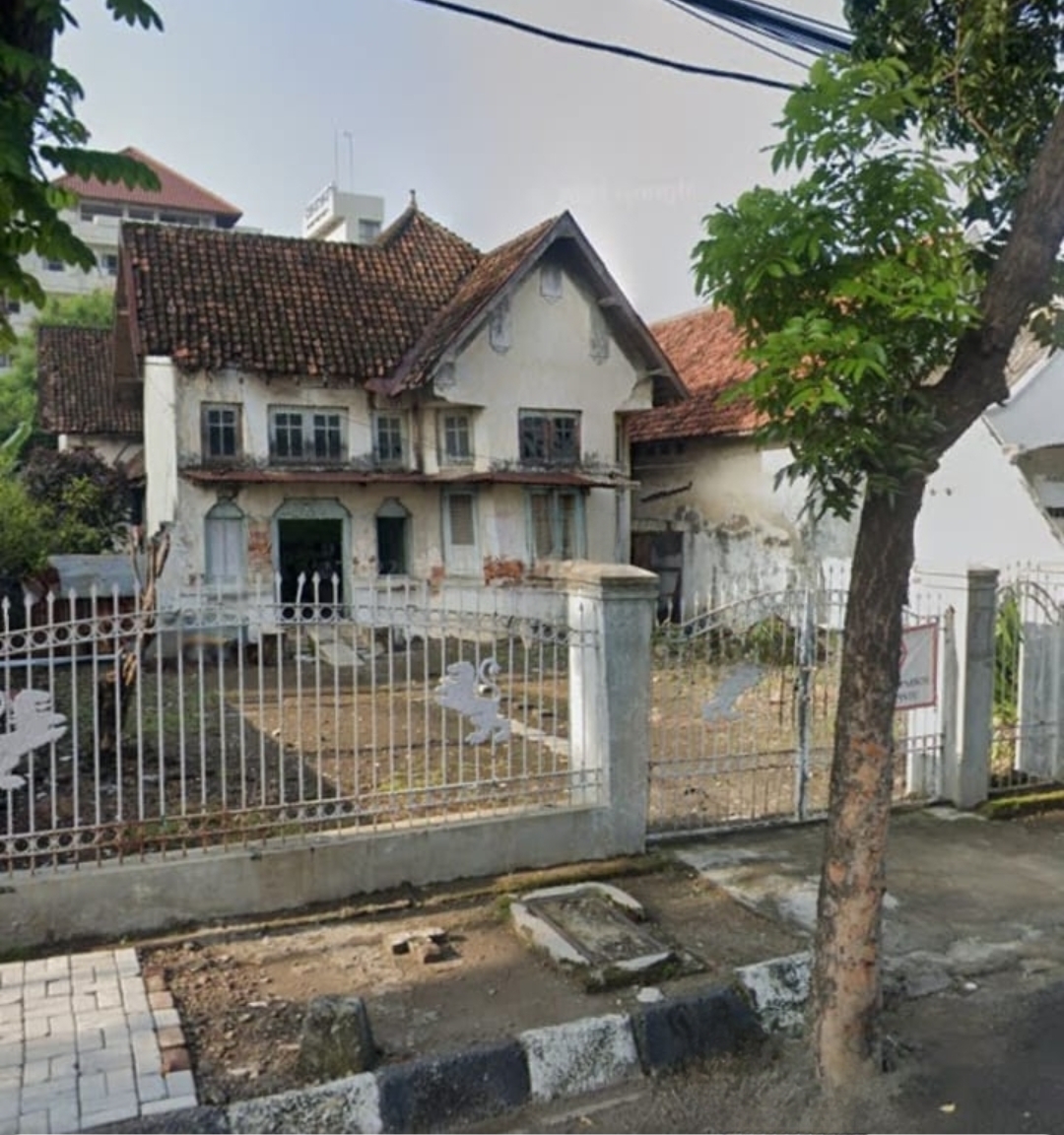 Dijual Rumah Hitung Tanah di Raya Pandegiling Surabaya Pusat - Image 1