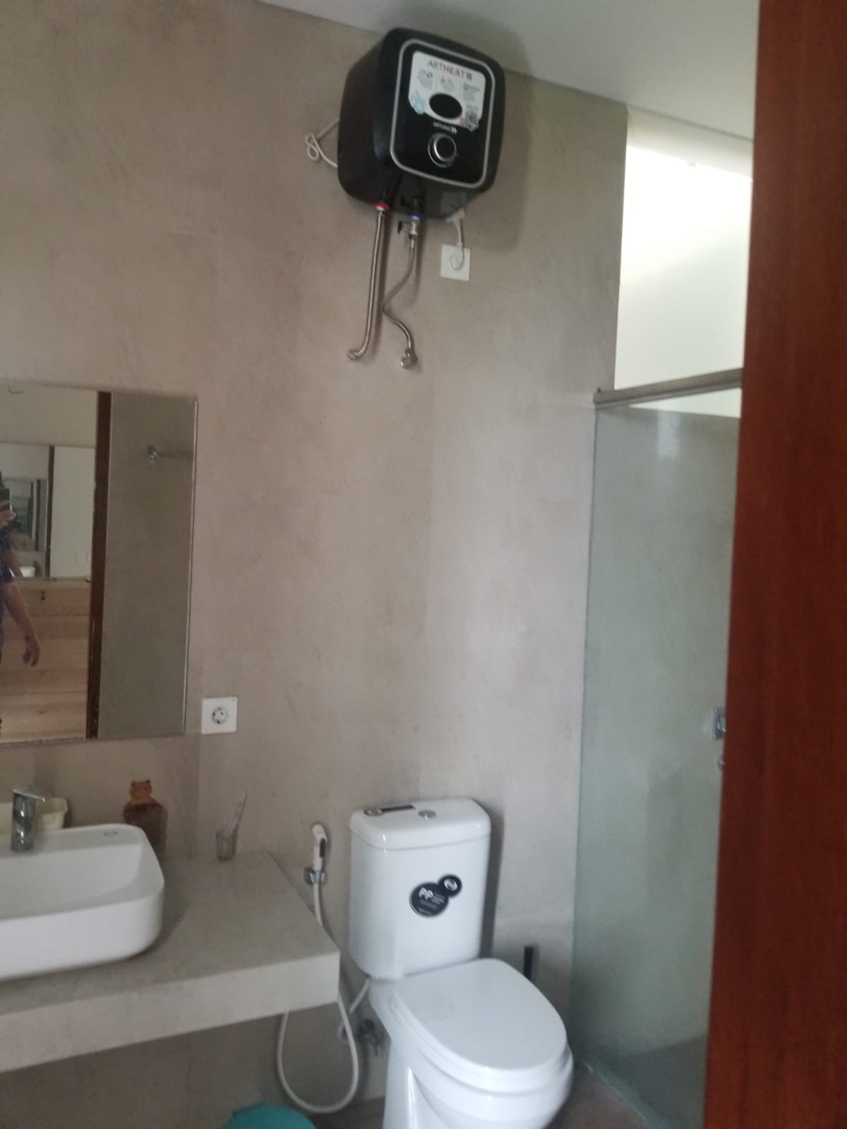 Disewakan rumah bagus di Taman Gapura Citraland Surabaya Barat - Thumbnail 4