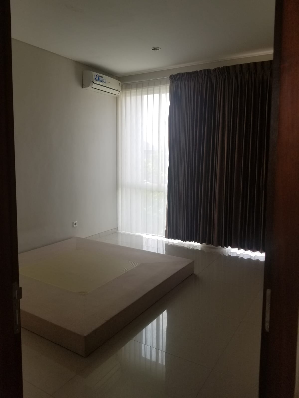 Disewakan rumah bagus di Taman Gapura Citraland Surabaya Barat - Thumbnail 3