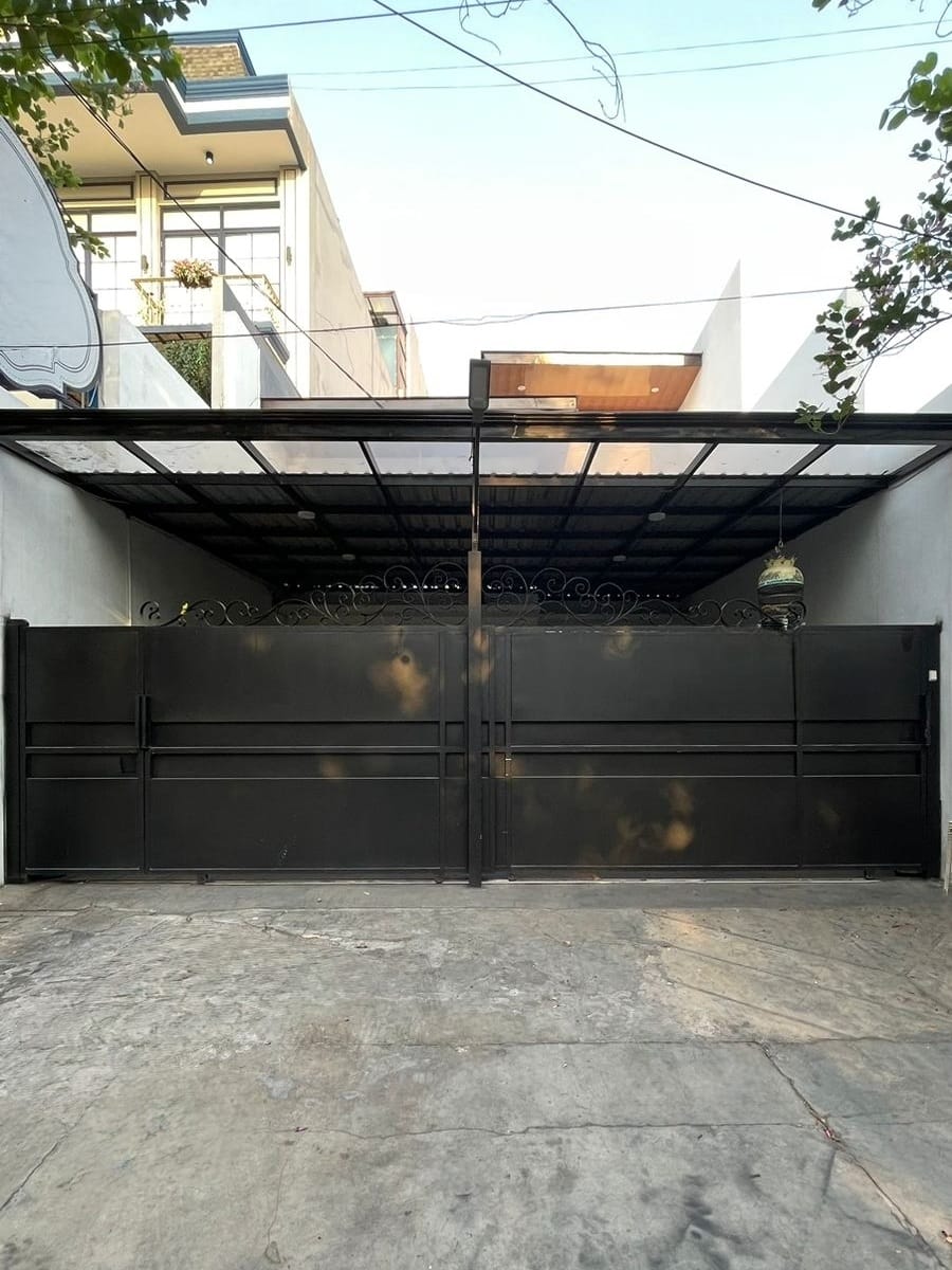 Dijual Rumah Siap Huni Area Jalan Raya Manyar Surabaya Timur - Image 1