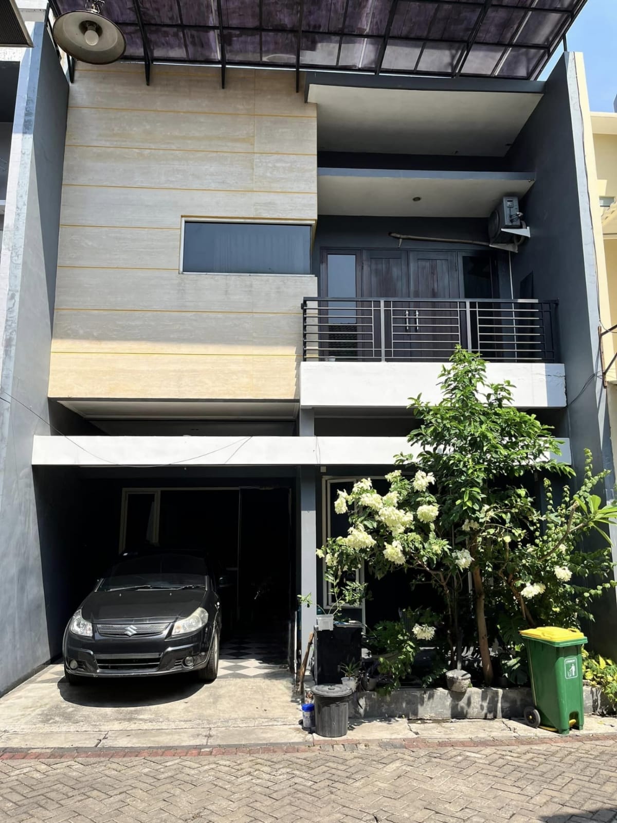 Dijual Rumah Siap Huni Strategis di Urban Mansion Tengah Kota Surabaya Timur - Image 1