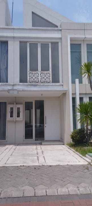 Dijual Rumah Bagus Nyaman Grand Pakuwon Surabaya Barat - Image 1