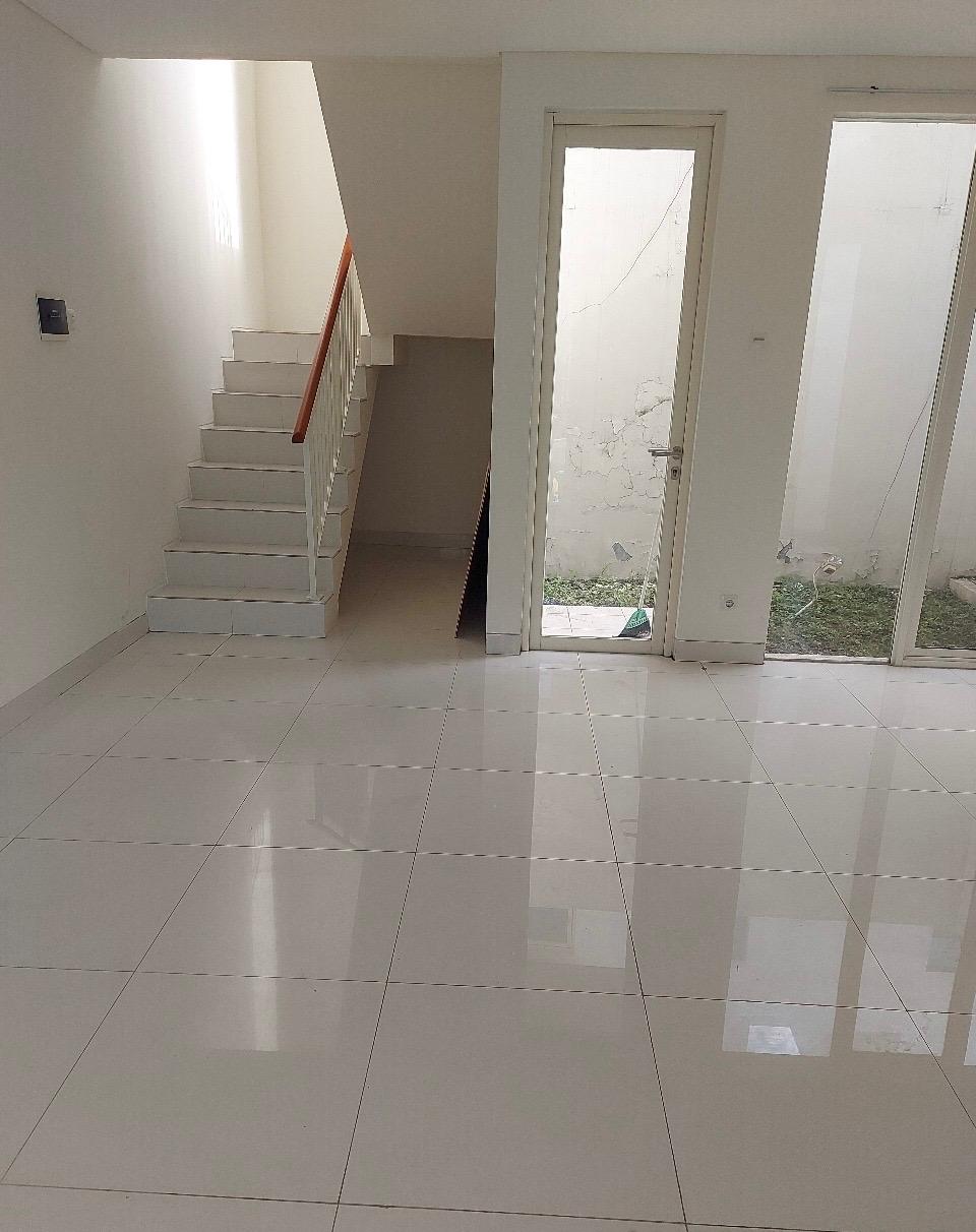 Dijual/Disewakan Rumah Bagus Nyaman Grand Pakuwon Surabaya Barat - Thumbnail 2