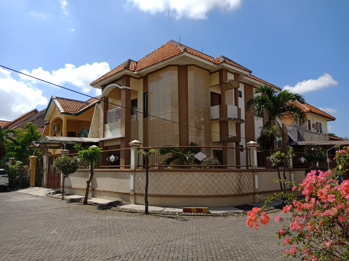 Dijual Rumah Hook Terawat di Kebraon Indah Permai Surabaya Selatan - Image 1