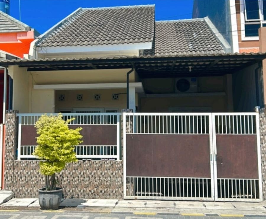 Dijual Rumah Nyaman Strategis Wilayah Kebraon Surabaya Selatan - Image 1