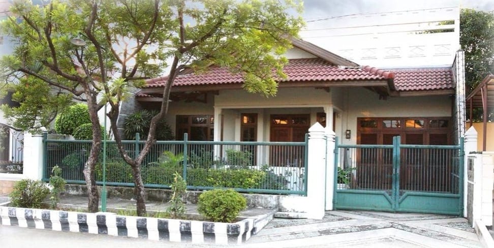 Dijual Rumah Nyaman Strategis Raya Kutisari Indah Surabaya Timur - Image 1