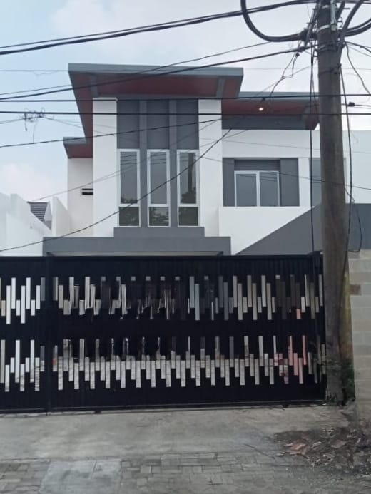 Dijual Rumah Nyaman Siap Huni Lokasi Raya Kutisari Indah Surabaya Timur - Image 1