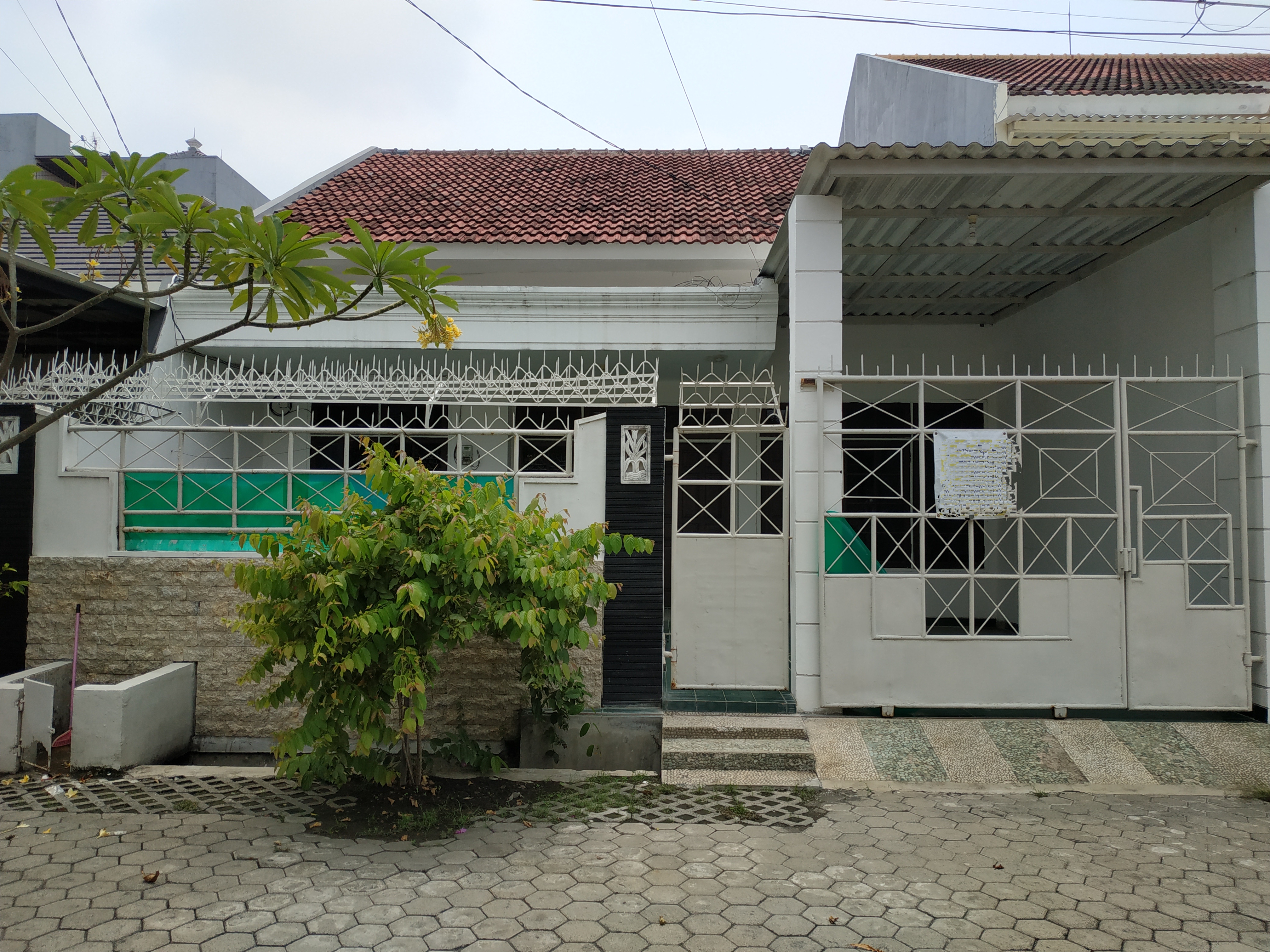 Disewakan Rumah Siap Huni di Perumahan Taman Pondok Surabaya Barat - Image 1