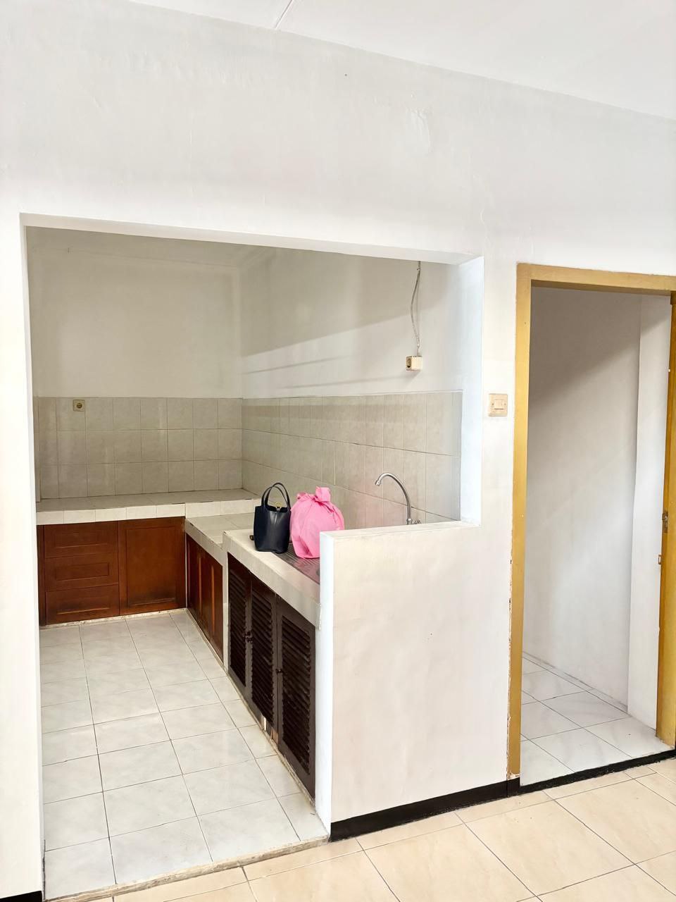 Dijual/Disewakan Rumah Hook Nyaman Petemon Surabaya Pusat - Thumbnail 2