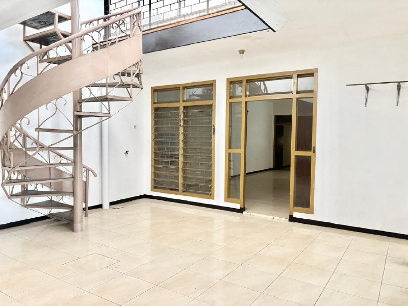 Dijual/Disewakan Rumah Hook Nyaman Petemon Surabaya Pusat - Image 1