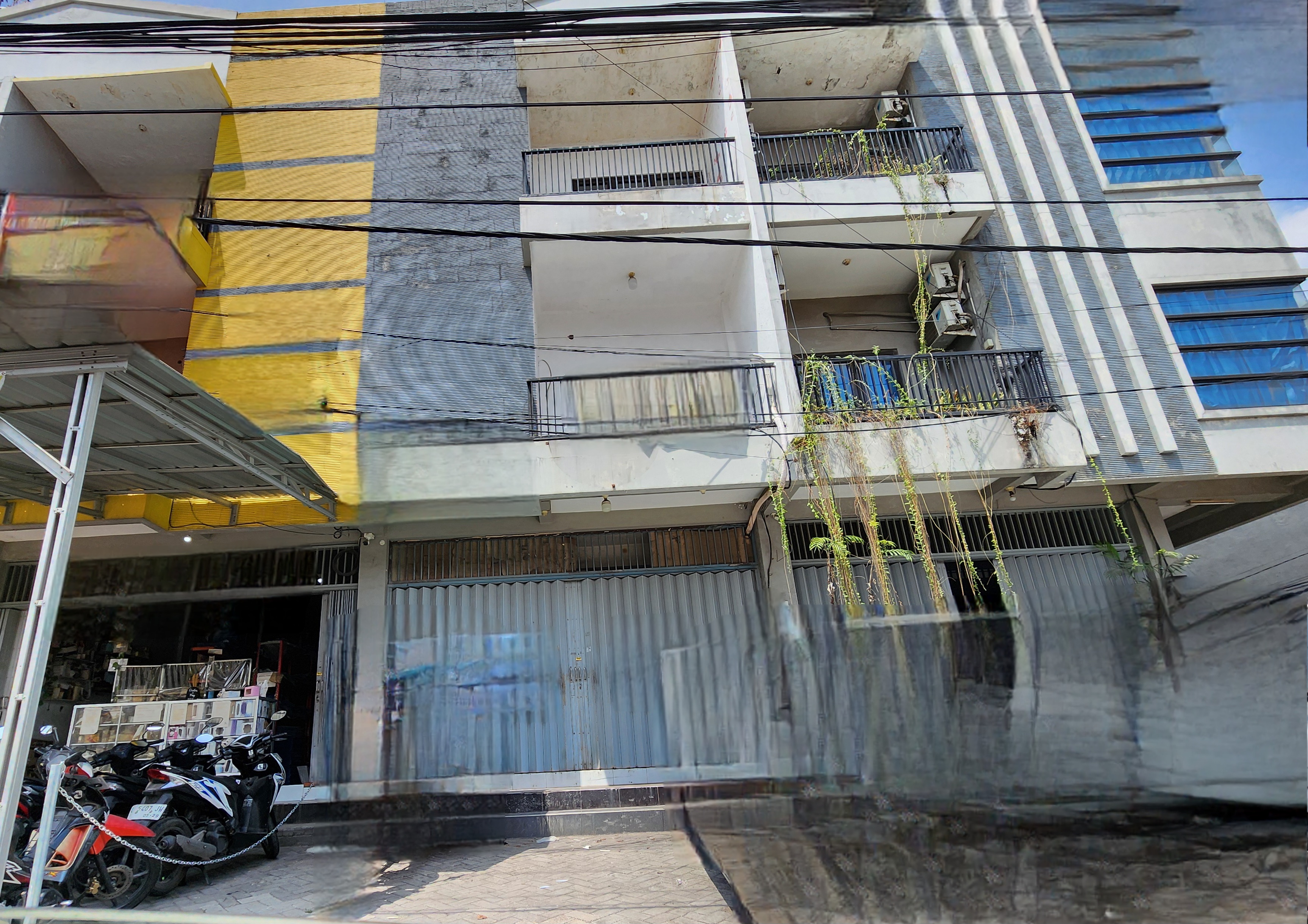 Disewakan Ruko Raya Dukuh Kupang Surabaya Barat - Image 1