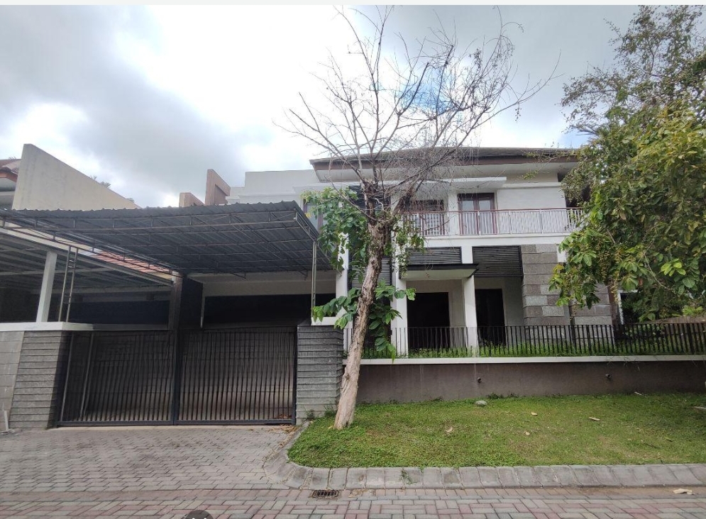 Rumah sewa 6 Kamar Tidur di Graha Family - Image 1