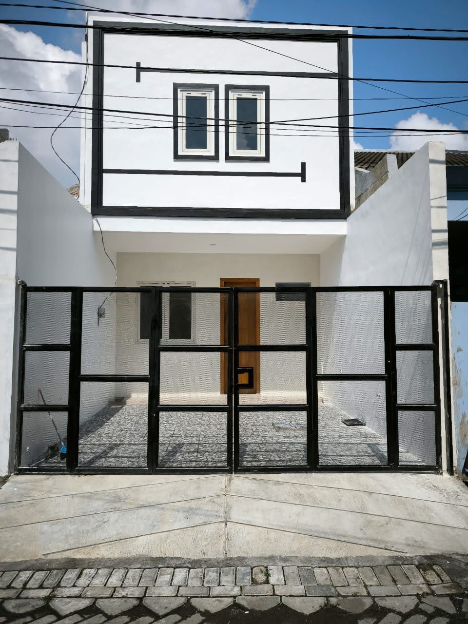 Dijual Rumah Minimalis Split Level Surabaya Selatan Semolowaru Selatan - Image 1