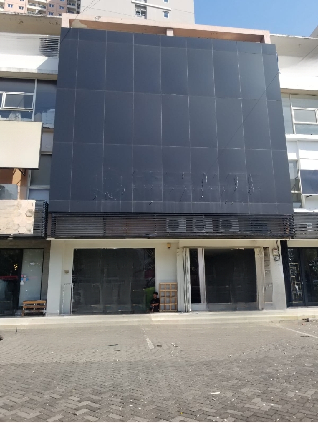 Disewakan 2 Ruko Jejer di Puncak Bukit Golf Surabaya Barat - Image 1