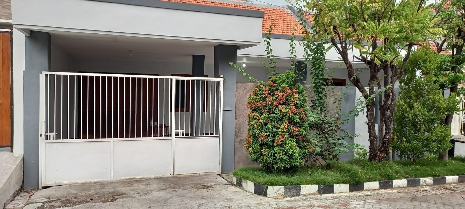 Dijual Cepat Rumah Siap Huni Daerah Rungkut Asri Surabaya Timur - Image 1