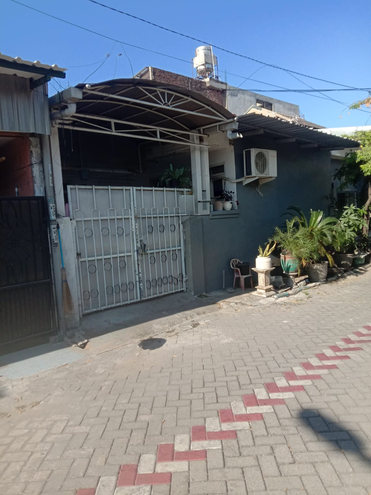 Dijual Rumah Siap Huni di Lokasi Strategis Griya Kebraon Barat Surabaya Selatan - Image 1