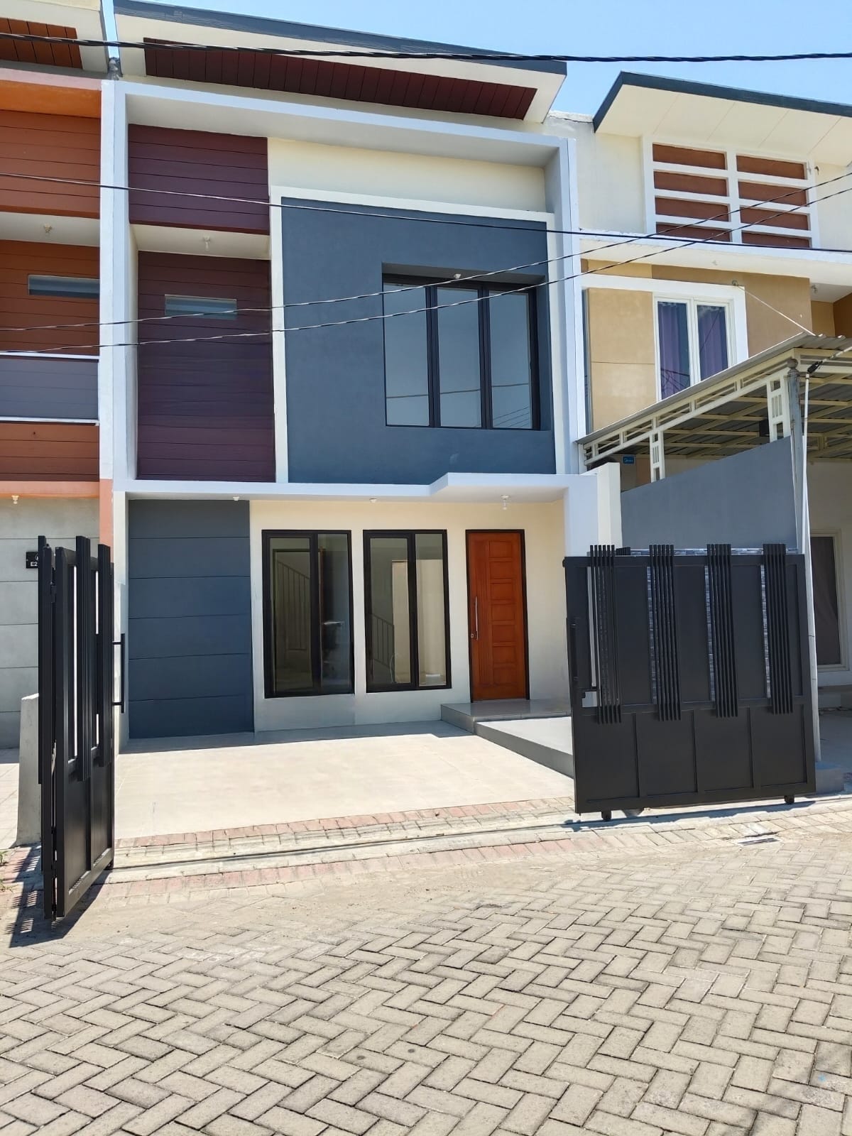 Dijual Rumah Baru Nyaman di Grand Royal Regency Flamboyan Wage Sidoarjo - Image 1