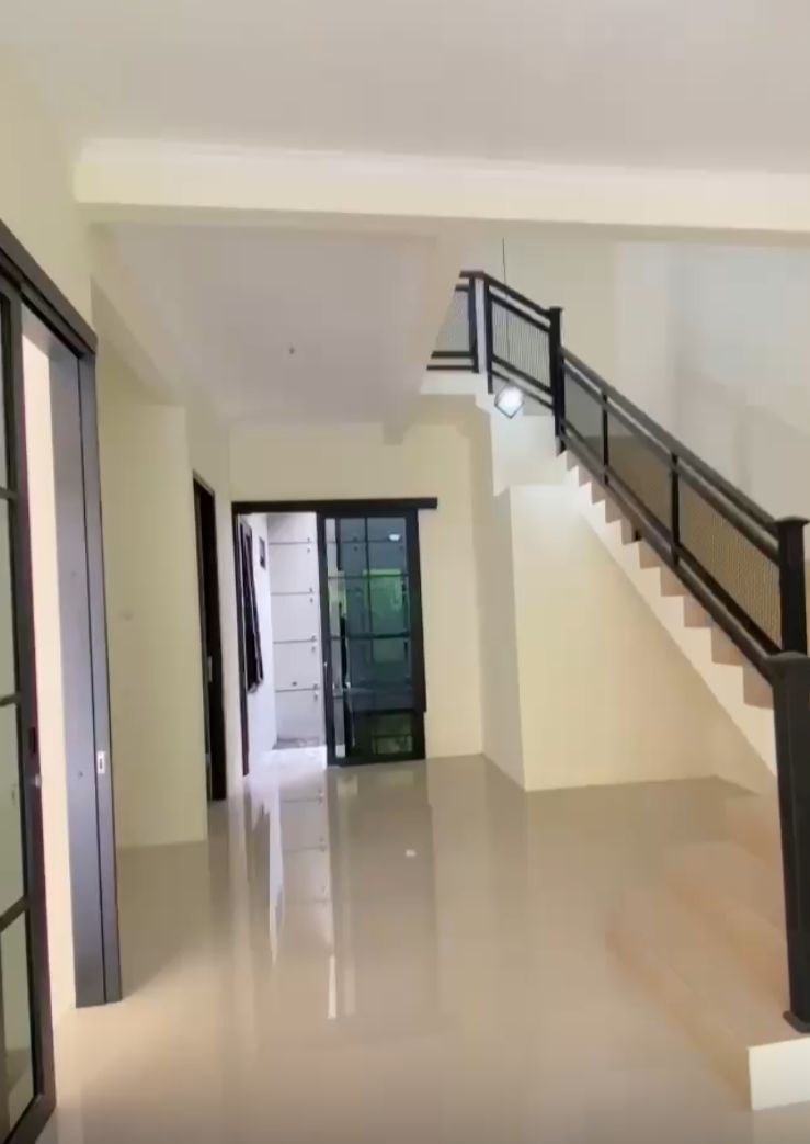Dijual Rumah Mewah Strategis Tenggilis Surabaya Selatan - Thumbnail 2