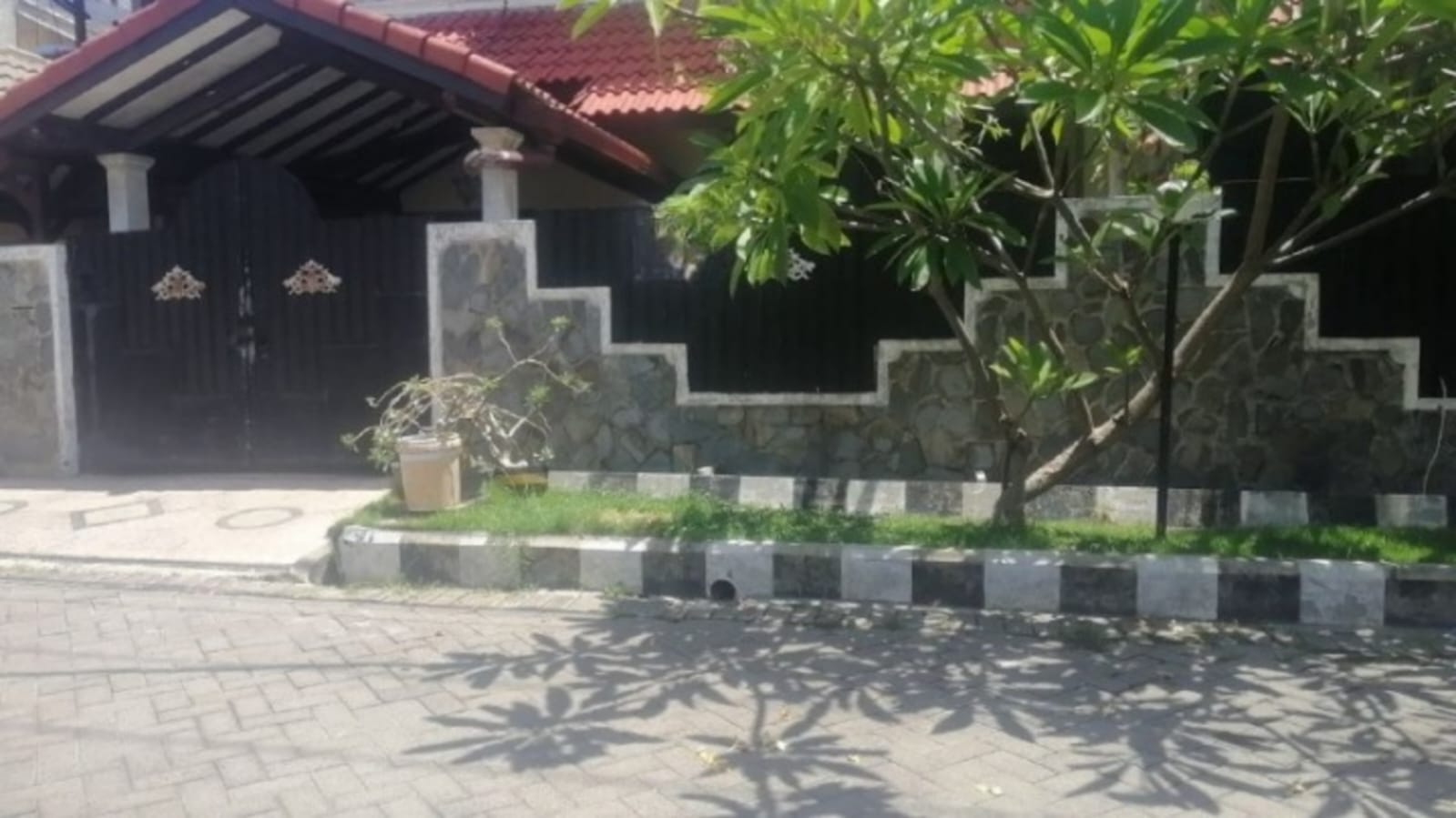 Dijual Rumah Nyaman Strategis Wilayah Prapen Indah Surabaya Selatan - Image 1