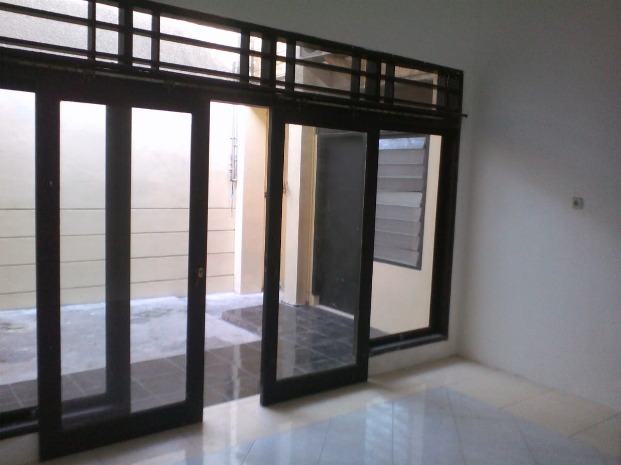Disewakan Rumah Semi Furnished Murah Wilayah Surabaya Timur - Thumbnail 2