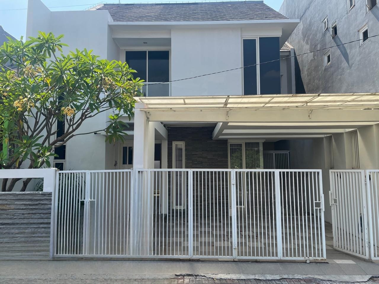 Dijual Rumah Terawat Strategis Graha Kebonsari Elveka Surabaya Selatan - Image 1