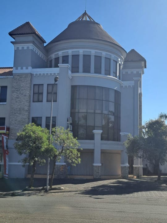 Disewakan Ruko Bagus Strategis di Bukit Darmo Golf Wilayah Surabaya Barat - Image 1