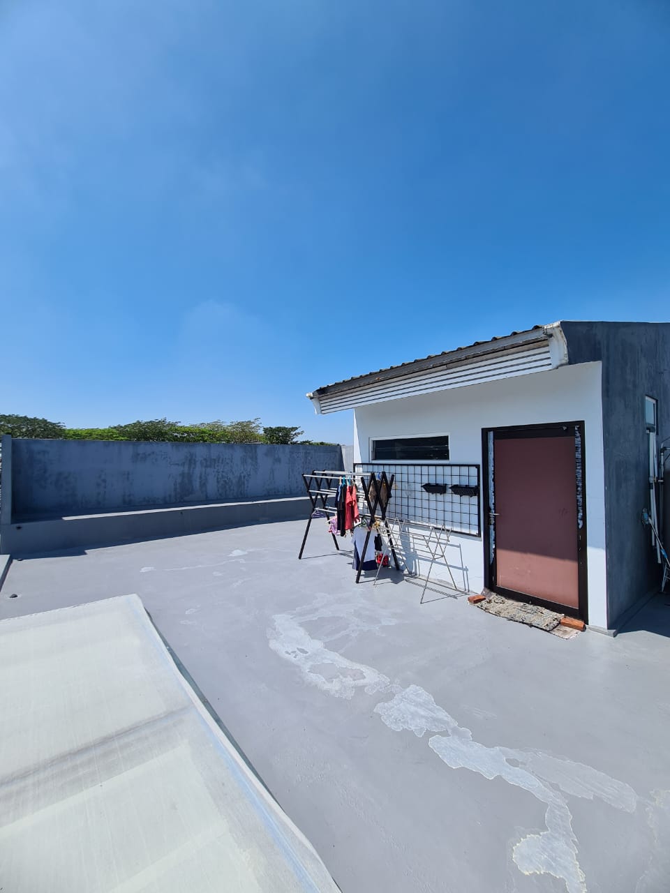 Rumah Dijual Lokasi Strategis Murah Royal Residence Surabaya Barat - Thumbnail 2