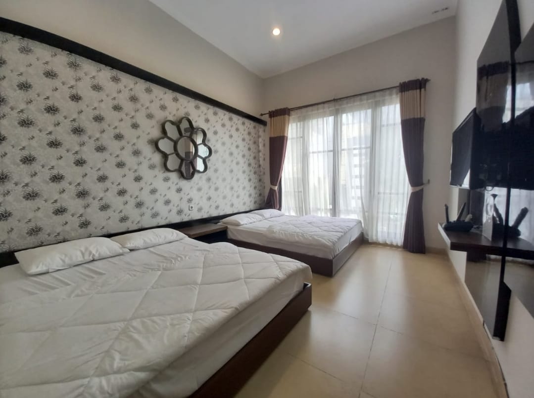 Dijual Villa Mewah dan Modern di Kusuma Pinus Batu Malang - Thumbnail 3