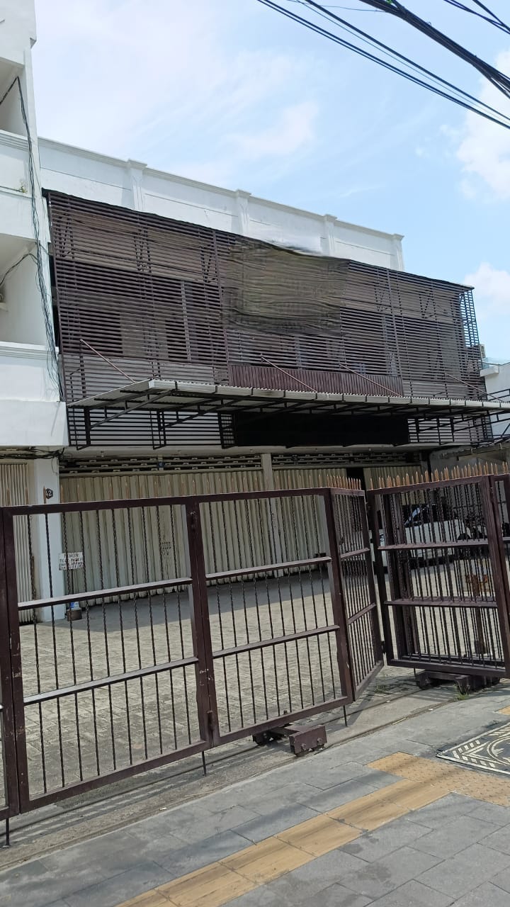 Disewakan Gedung Siap Huni dan Strategis di Embong Sawo Surabaya Pusat - Image 1