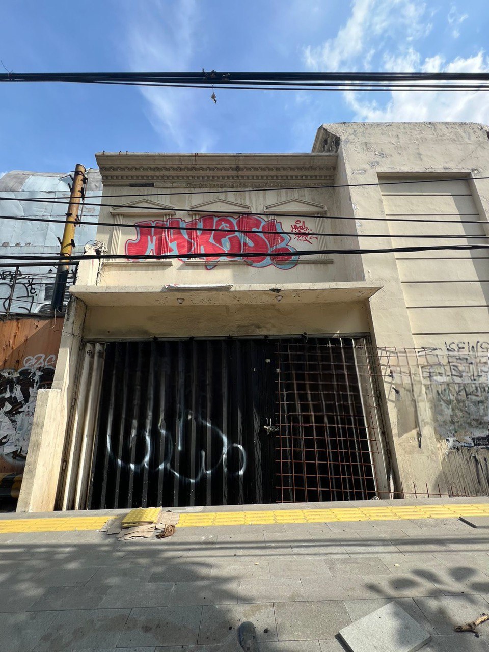 Disewakan Ruko Hadap Jalan Raya Mayjend Sungkono Surabaya Pusat - Image 1