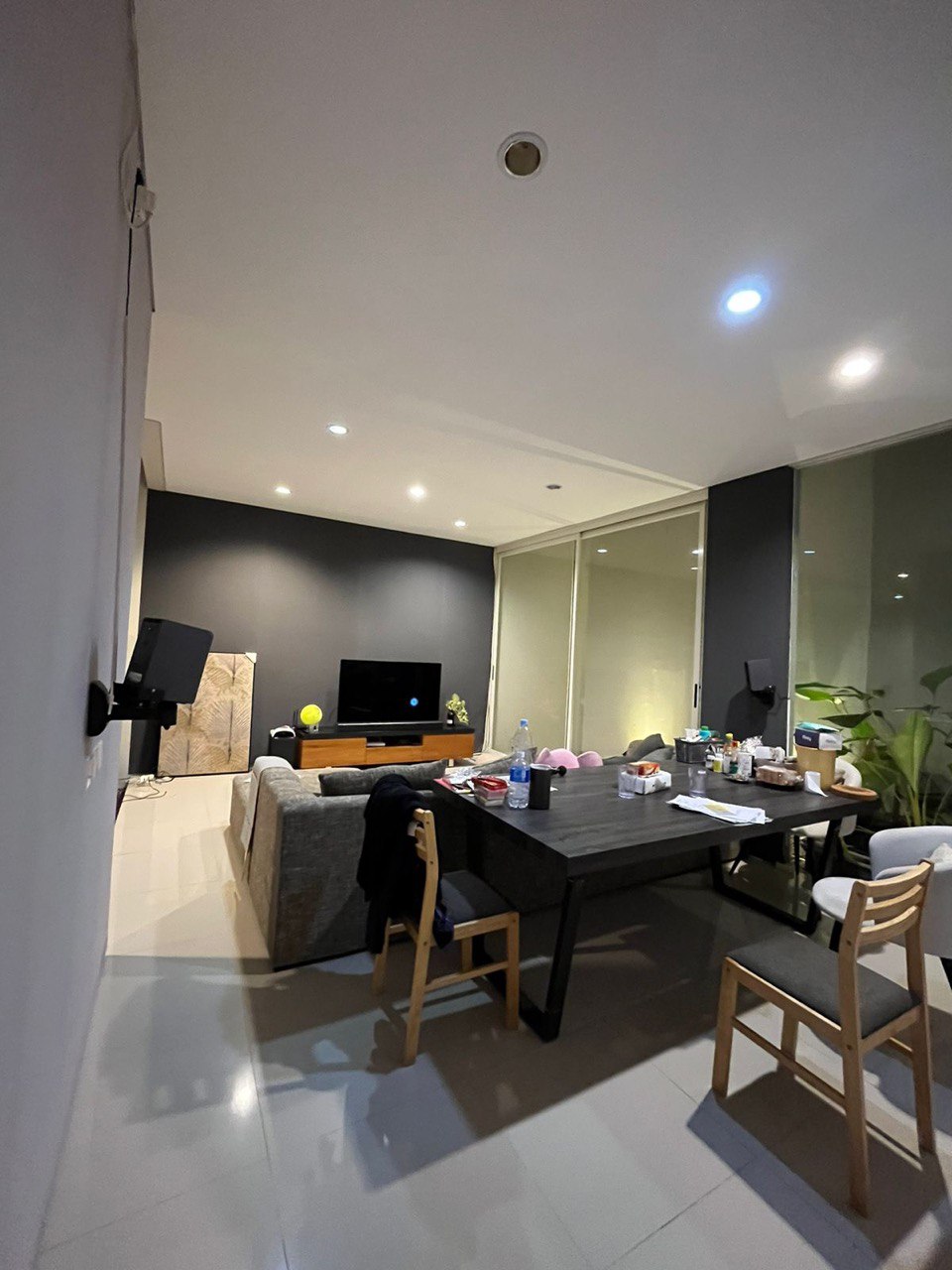 Dijual Rumah Modern dan Luas di Greenlake Citraland Surabaya Barat - Image 1