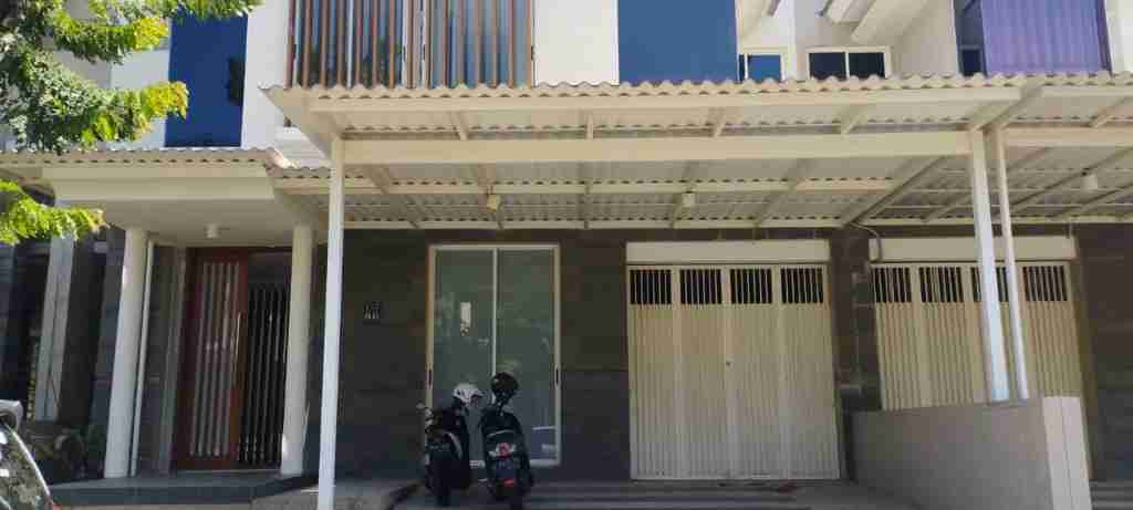 Disewakan Rumah Modern dan Bagus di Greenlake Citraland Surabaya Barat - Image 1