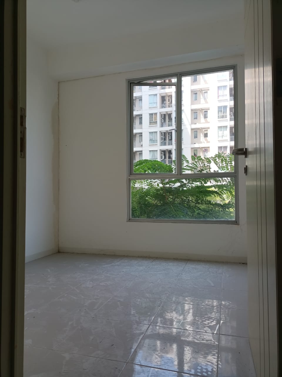 Dijual Apartment Nyaman Non Furnish di East Coast Surabaya Timur - Image 1