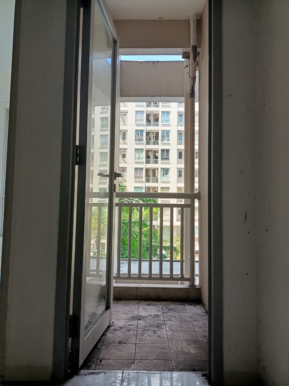 Dijual Apartment Nyaman Non Furnish di East Coast Surabaya Timur - Thumbnail 4