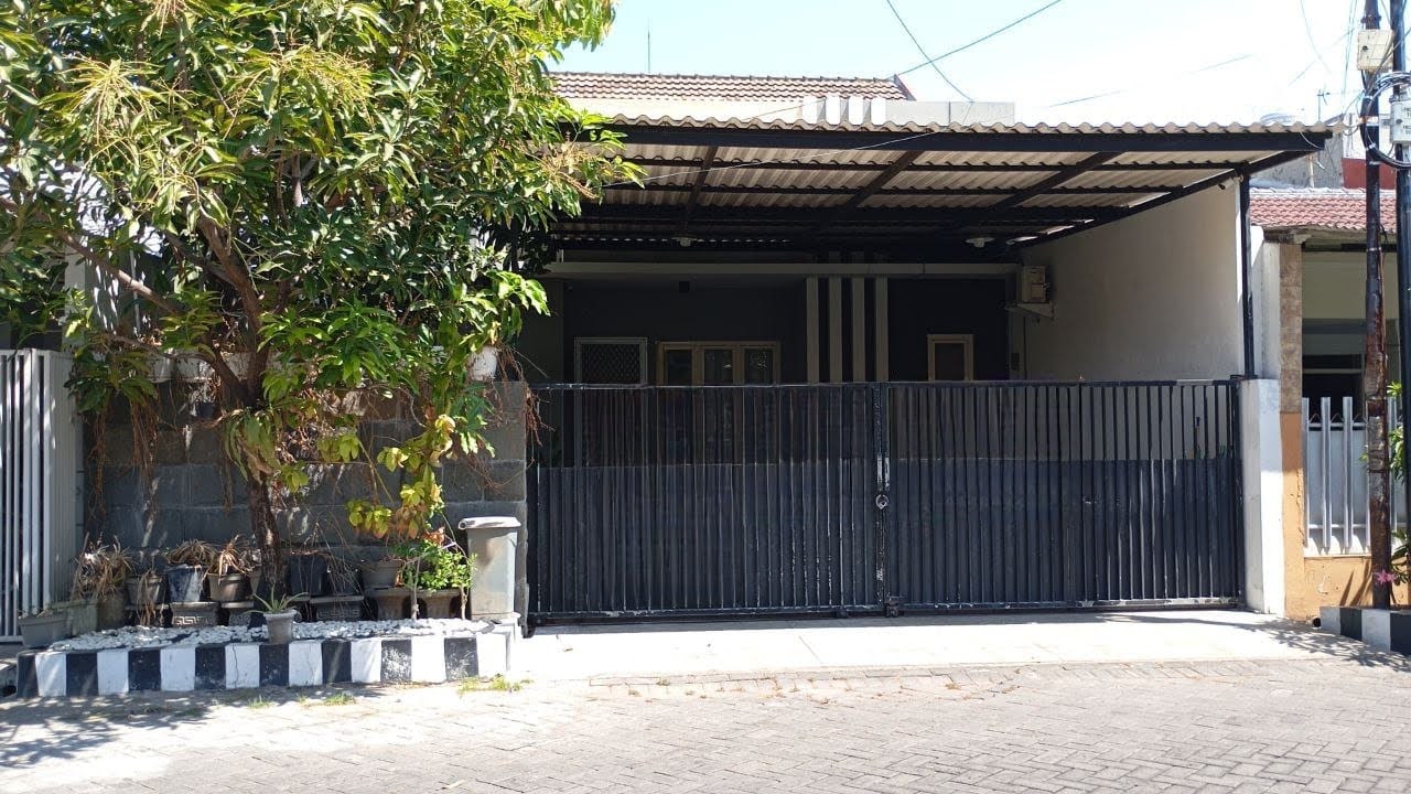 Disewakan Rumah Modern Full Furnished di Kutisari Indah Utara Surabaya Timur - Image 1