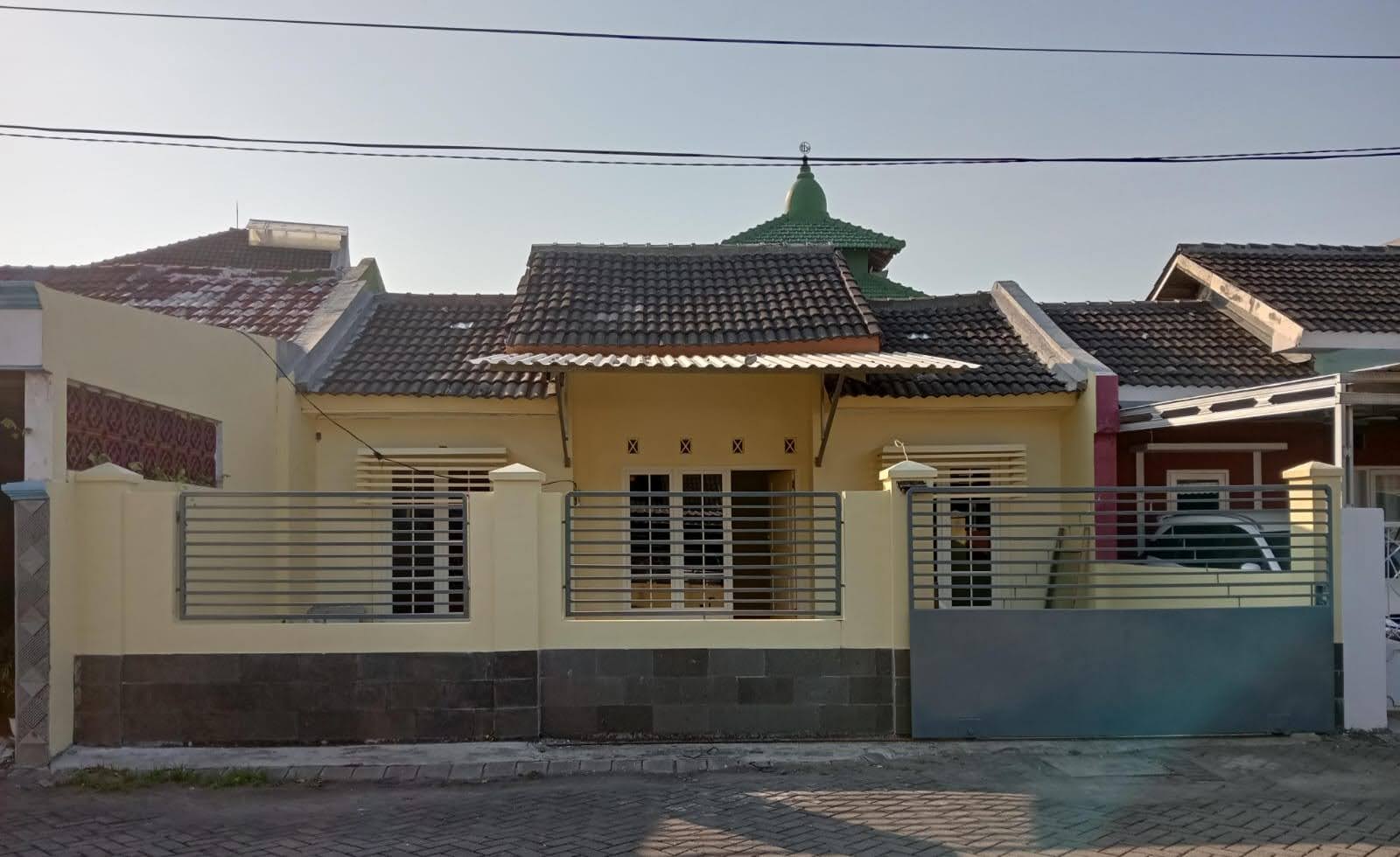 Dijual Rumah di Lingkungan Tenang dan Aman Pondok Citra Eksekutif Surabaya Timur - Image 1