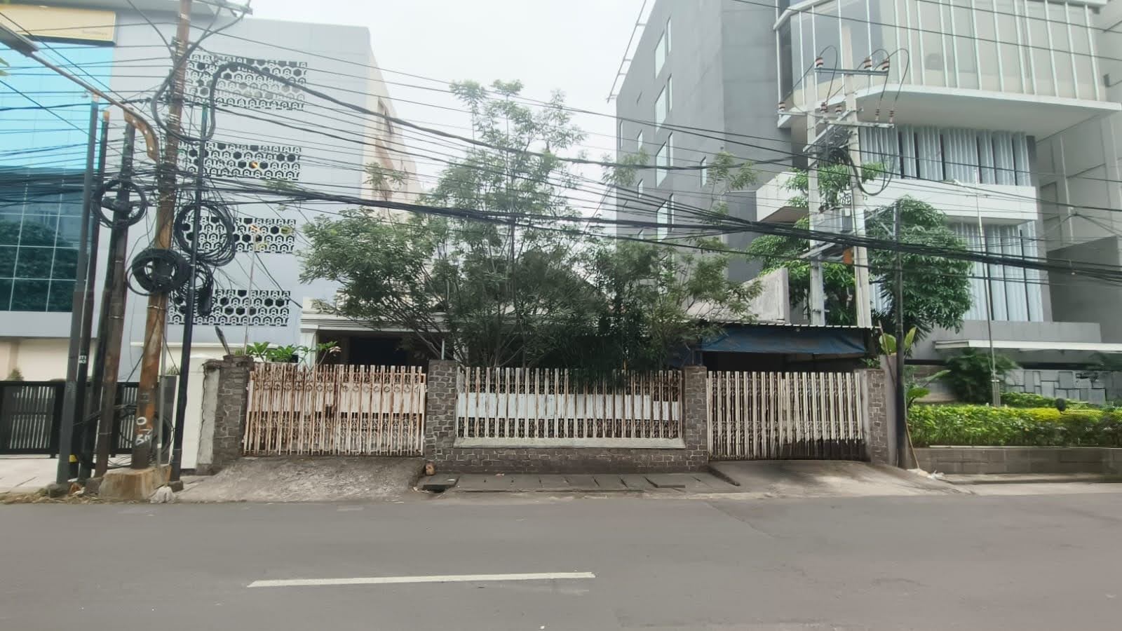 Dijual Rumah di Lokasi Premium Embong Kenongo Surabaya Pusat - Image 1