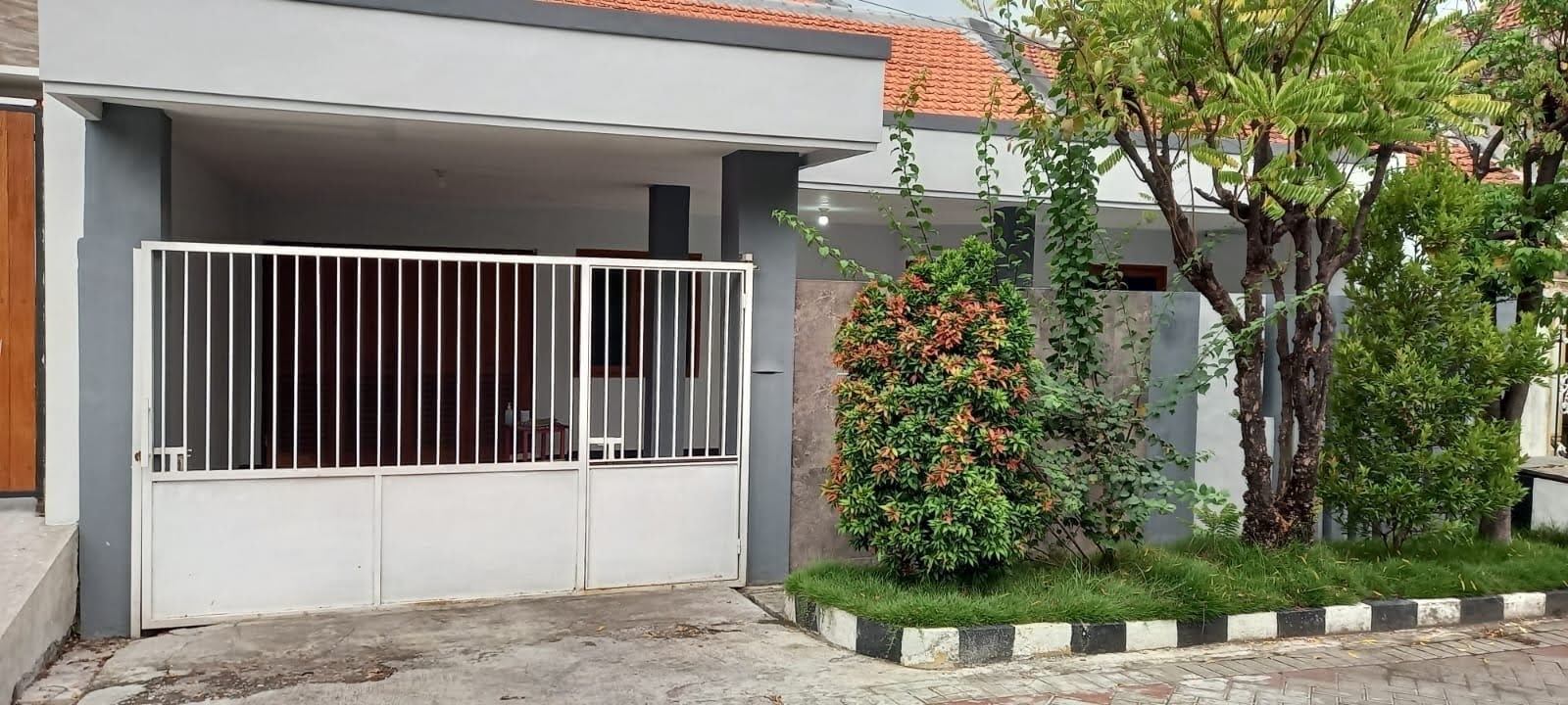 Dijual Cepat Rumah Siap Huni Daerah Rungkut Asri Surabaya Timur - Image 1