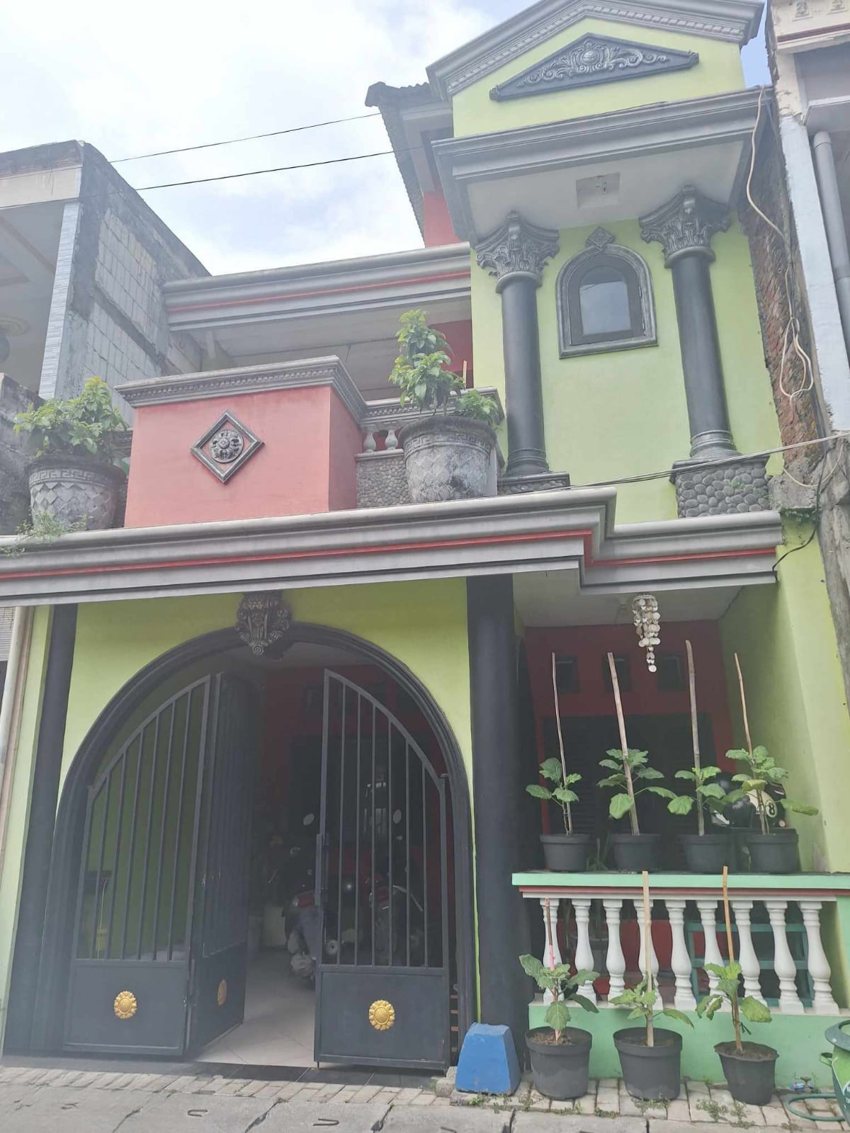 Dijual Rumah Nyaman Lokasi Kuwukan Lapangan Surabaya Barat - Image 1