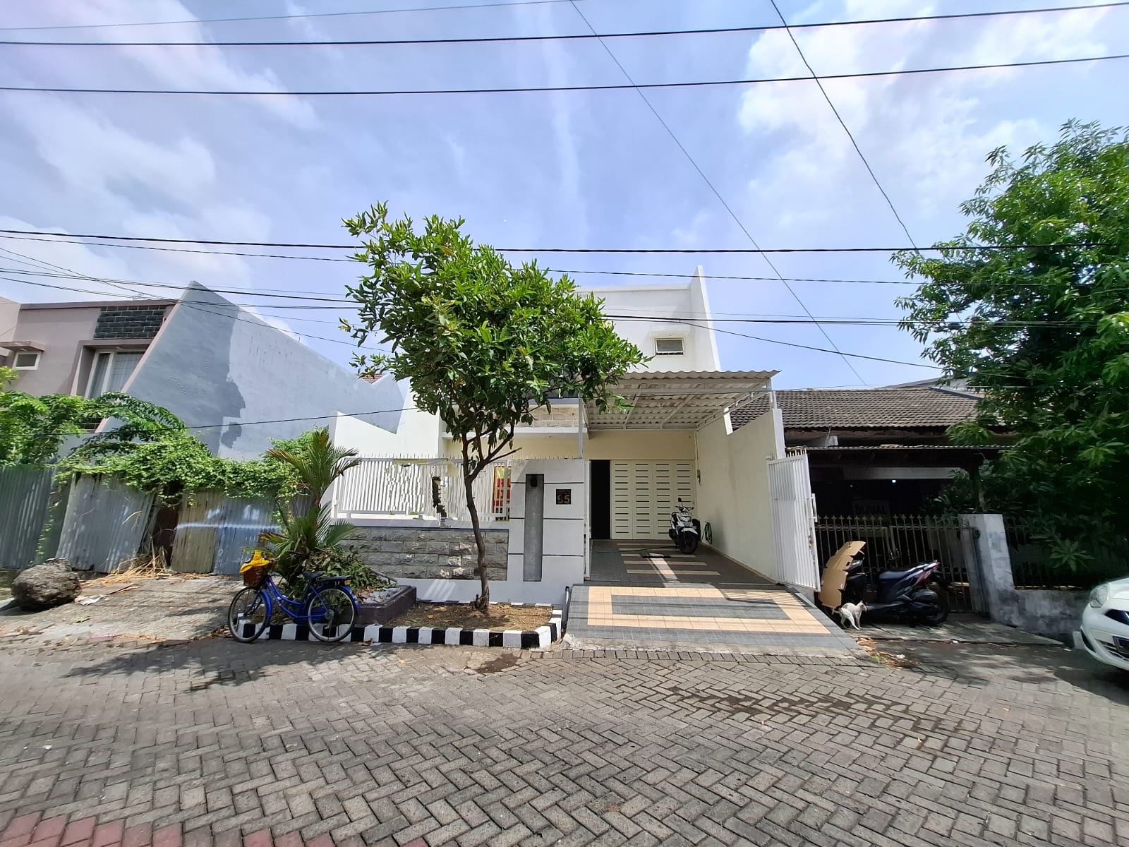 Dijual Rumah 2 Lantai Luas di Kutisari Indah Utara Surabaya Selatan - Image 1