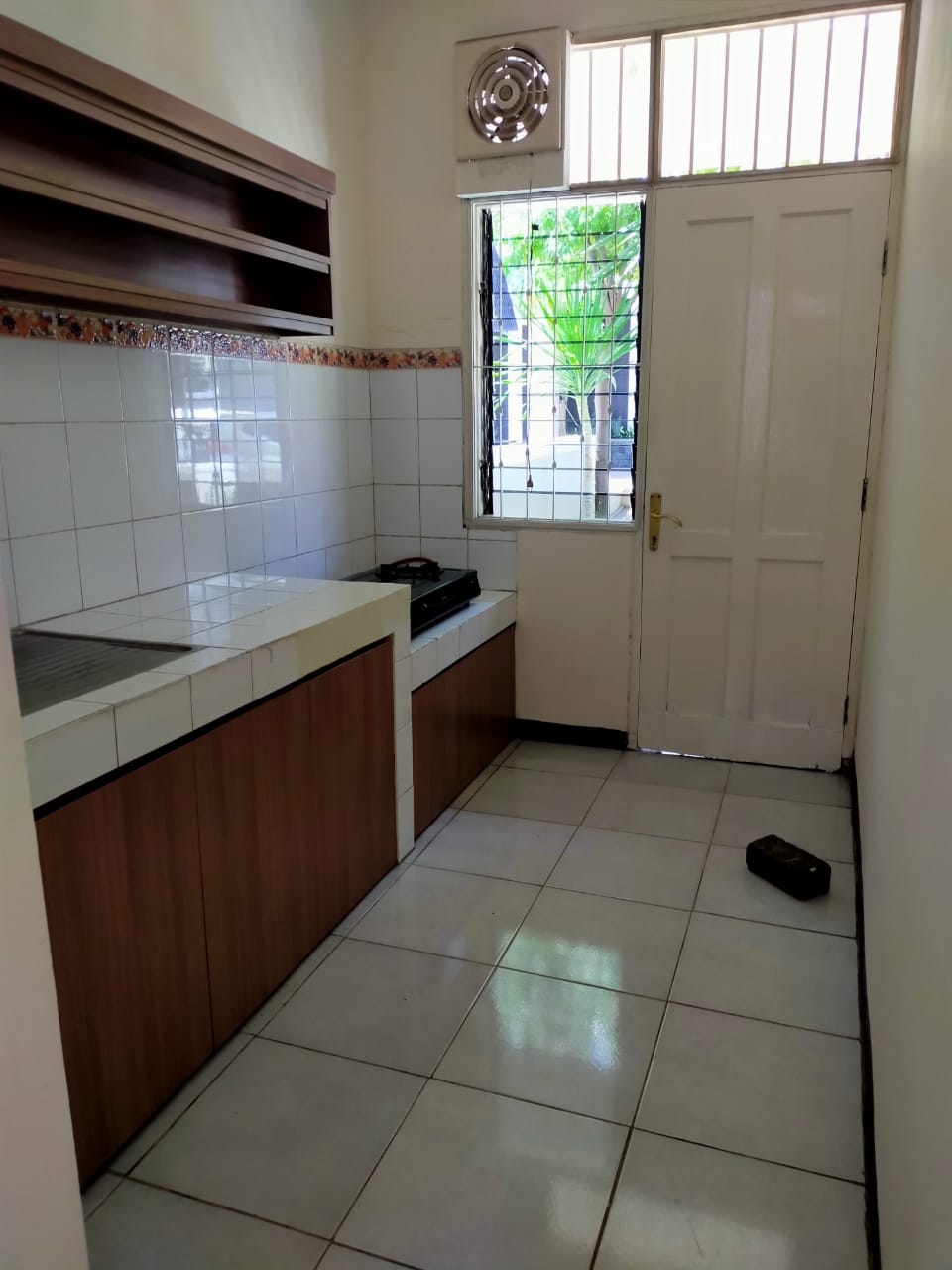 Disewakan Rumah Siap Huni International Village Citraland Surabaya Barat Dekat Gwalk - Image 1