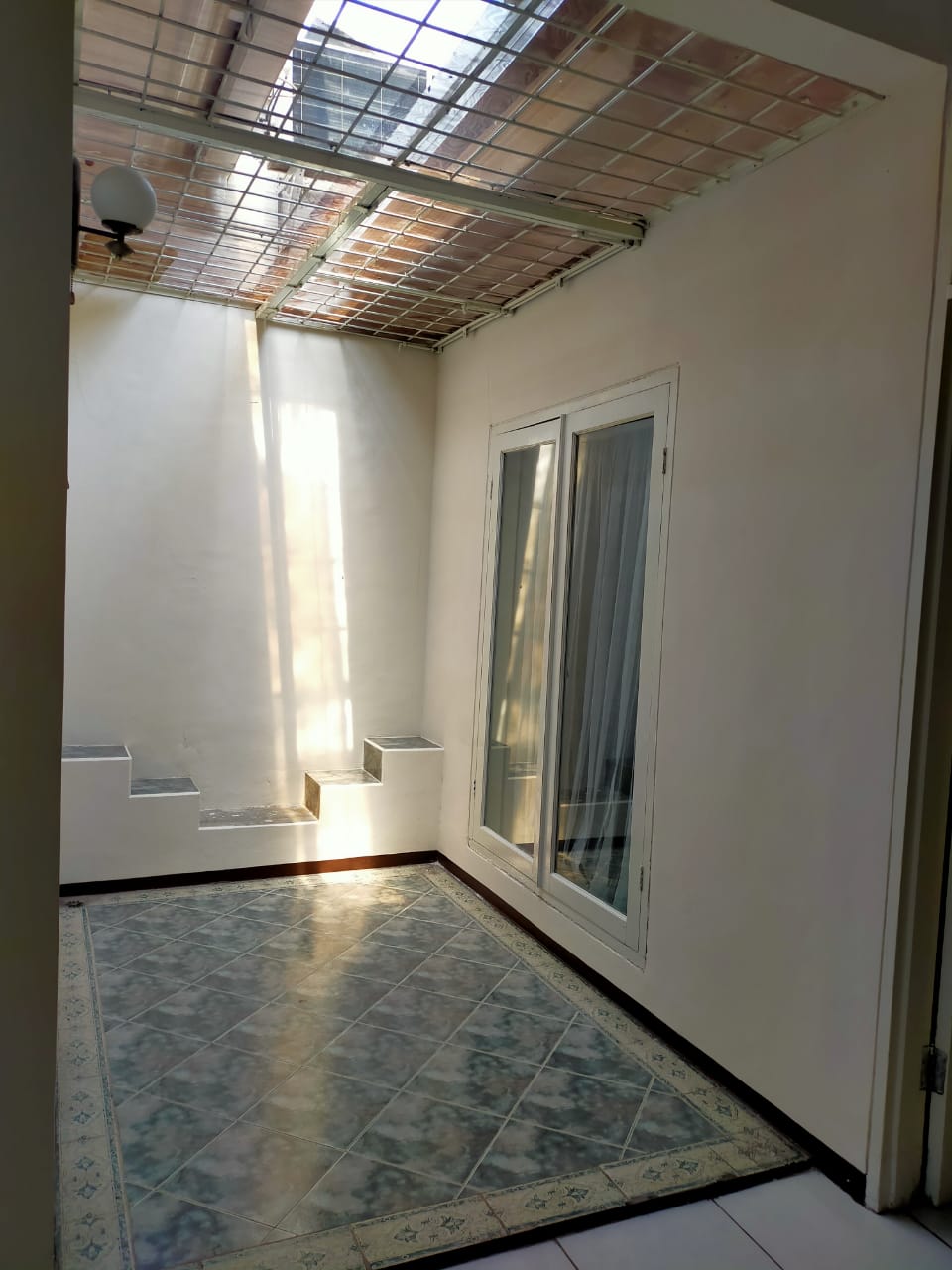 Disewakan Rumah Siap Huni International Village Citraland Surabaya Barat Dekat Gwalk - Thumbnail 3